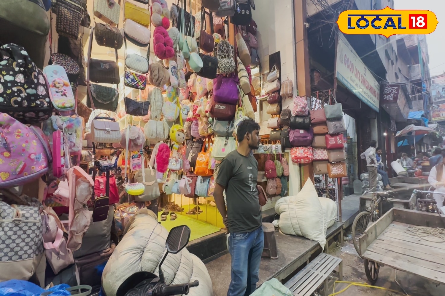 Bags Wholesale Market in Delhi || Bag Manufacturer in Delhi || School Bag &  Traveling Bag - YouTube