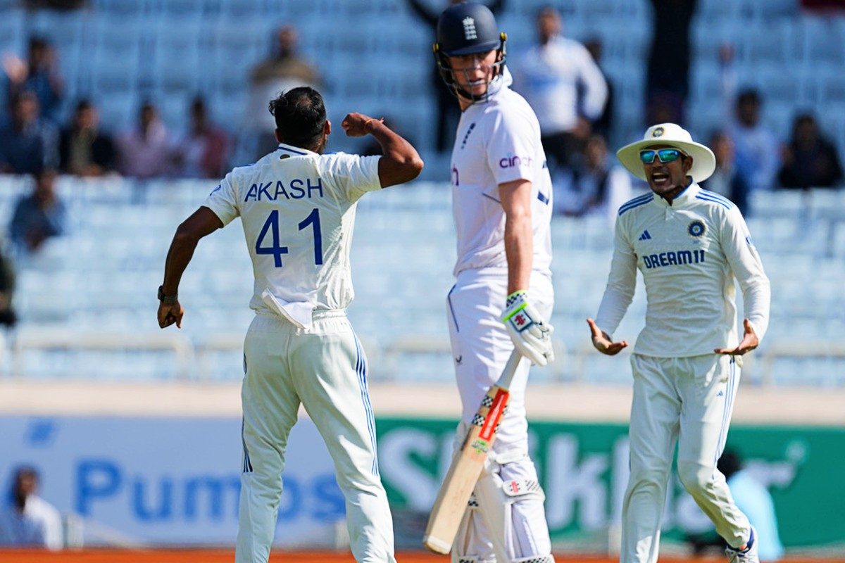 Video: डेब्यू पर कातिलाना गेंदबाजी, एक ही बल्लेबाज को दो बार किया क्लीन बोल्ड