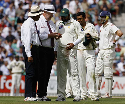 Cricket Umpire, Steve Bucknor, Billy Bowden, David Shepherd, Simon Taufel, Darrell Hair