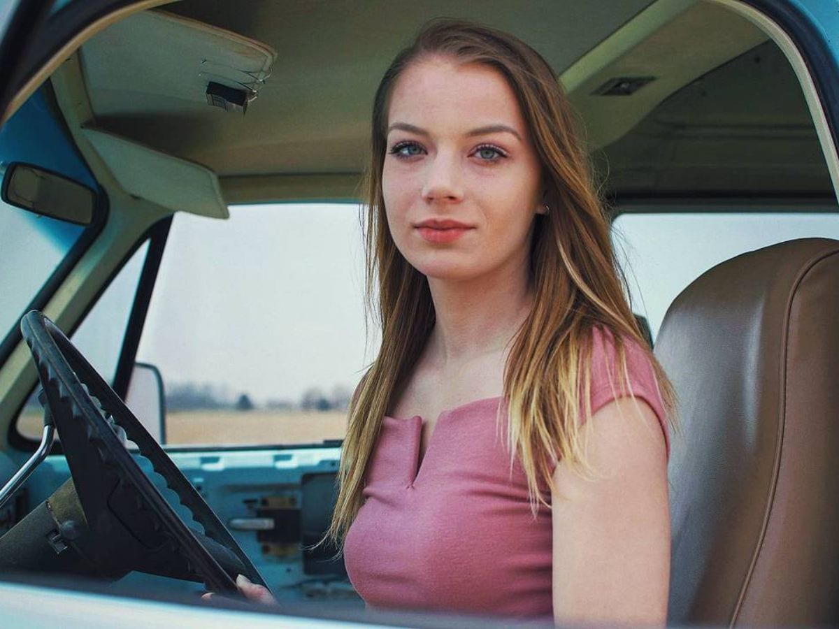 देखने में लगती है फिल्मी हीरोइन, लेकिन असल में ट्रक ड्राइवर है ये खूबसूरत  हसीना, देखें तस्वीरें... Daysen Havoc looks like heroine but this beautiful  lady is truck driver earn ...