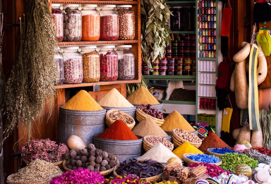 Which is the largest wholesale spice market in India Check full details about Khari Baoli - News18 हिंदी
