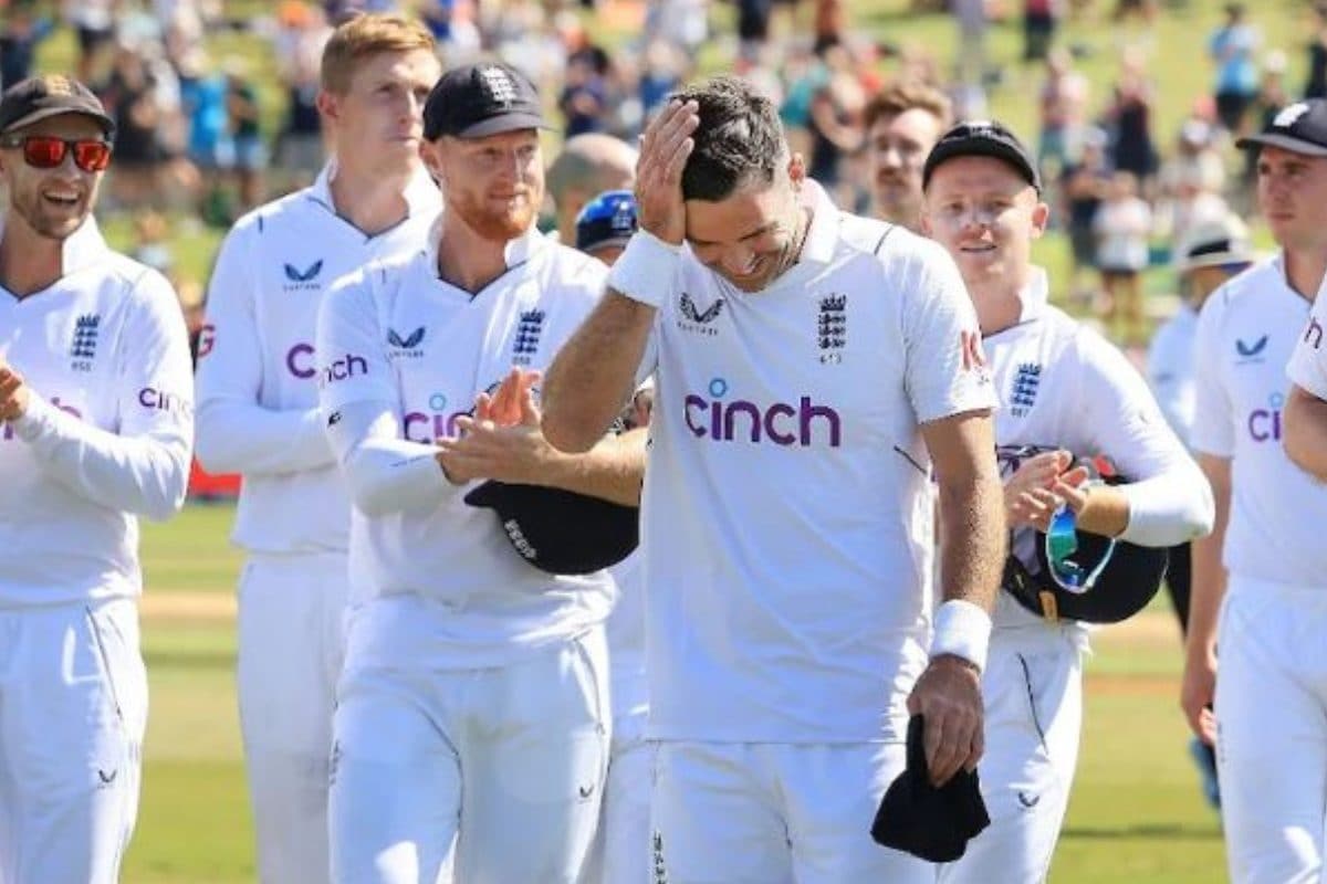 Video: 21 साल के करियर में इंग्लैंड के गेंदबाज के साथ नहीं हुआ ऐसा बर्ताव