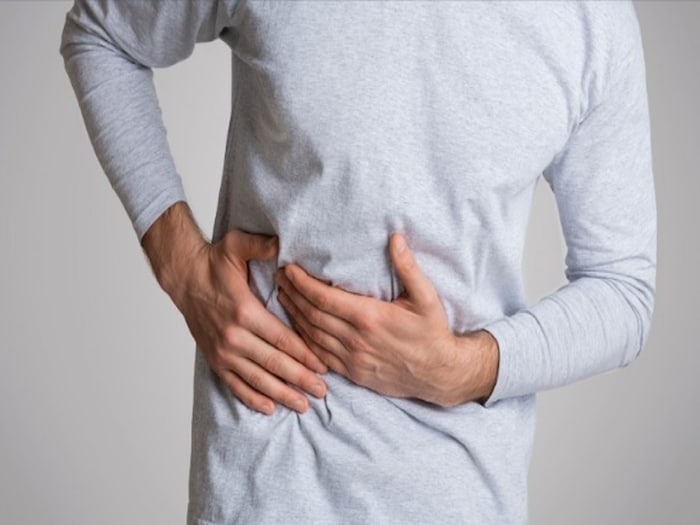 शरीर में दिखाई दें यह संकेत, तो समझ लें लीवर में है परेशानी 2 Canva