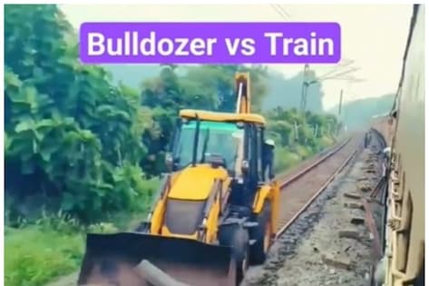 JCB काटने लगी धर्राटे... रेलवे ट्रैक पर ट्रेन से भी निकल गई आगे, वायरल हो गया वीडियो JCB काटने लगी धर्राटे... रेलवे ट्रैक पर ट्रेन से भी निकल गई आगे, वायरल हो गया वीडियो