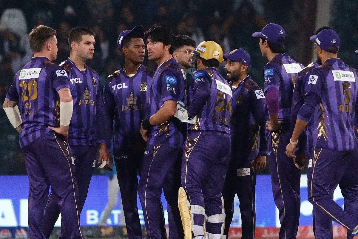 Video: पाकिस्तानी गेंदबाज की शर्मनाक हरकत, अपने ही साथी से ऐसा गंदा काम