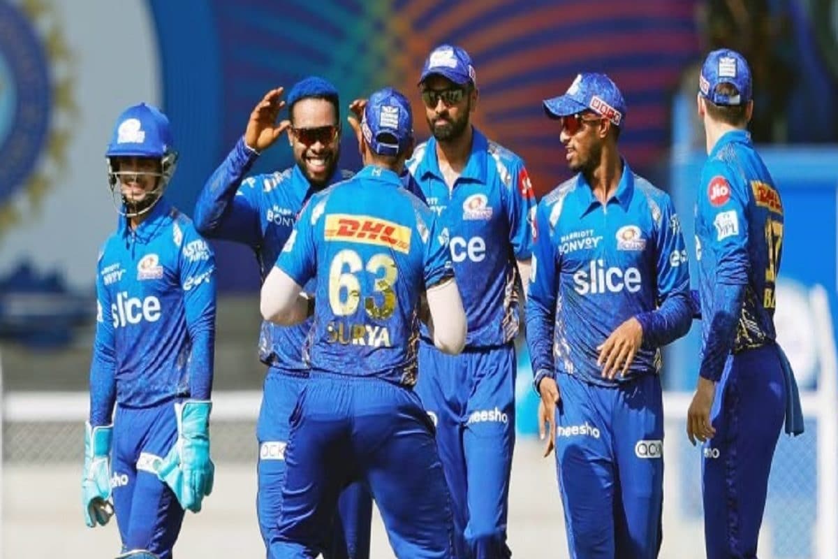 IPL से पहले मुंबई इंडियंस को लग सकता है बड़ा झटका, 4.6 करोड़ का खिलाड़ी चोटिल