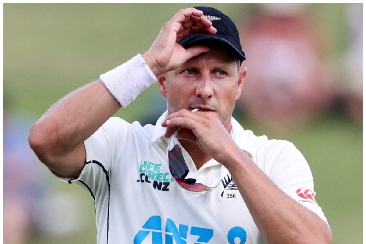 रोकर लिया संन्यास, सेलेक्शन ना होने से 'नाराज', फिर भी आ गए टीम के साथ, VIDEO