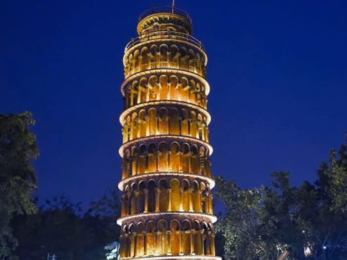 The Leaning Tower Of Pisa wonders of the world in delh-2024-02-0cd765c45919c4053b7eeda498503644