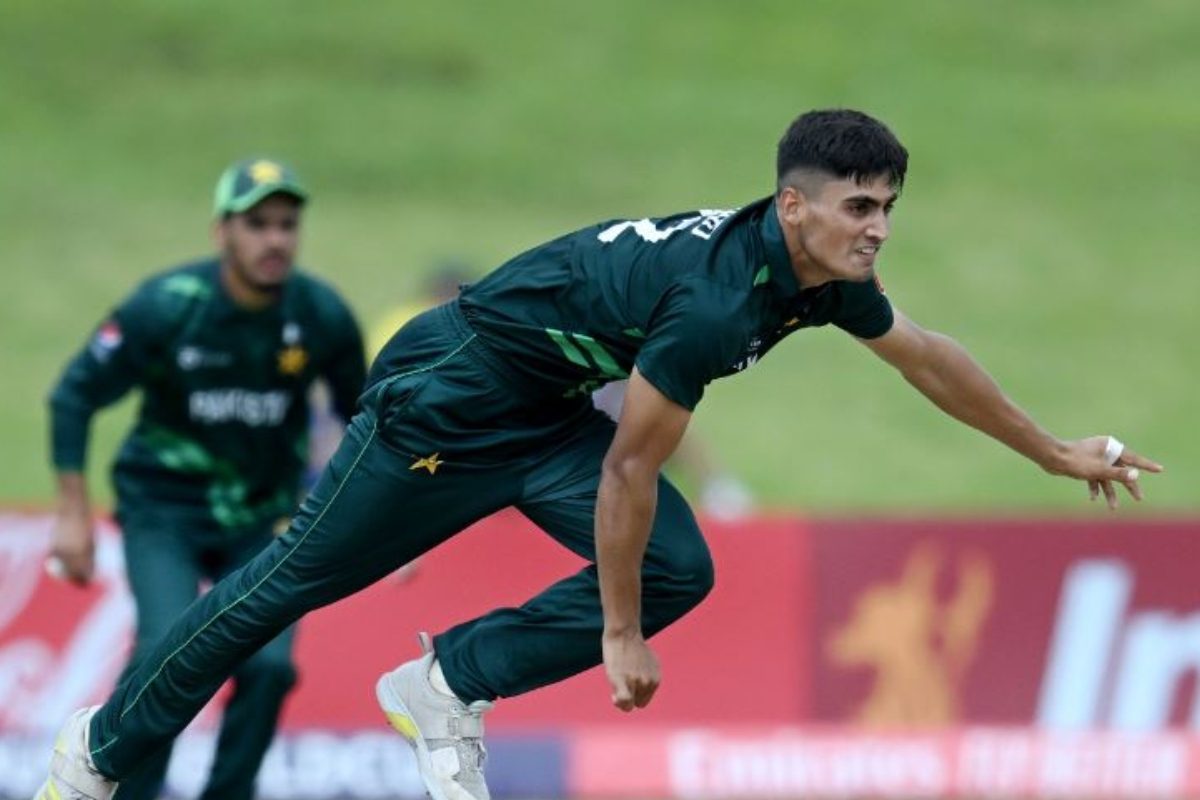 कौन है पाकिस्तान की नई सनसनी उबैद शाह? तेज गेंदबाजी से बरपा रहा कहर