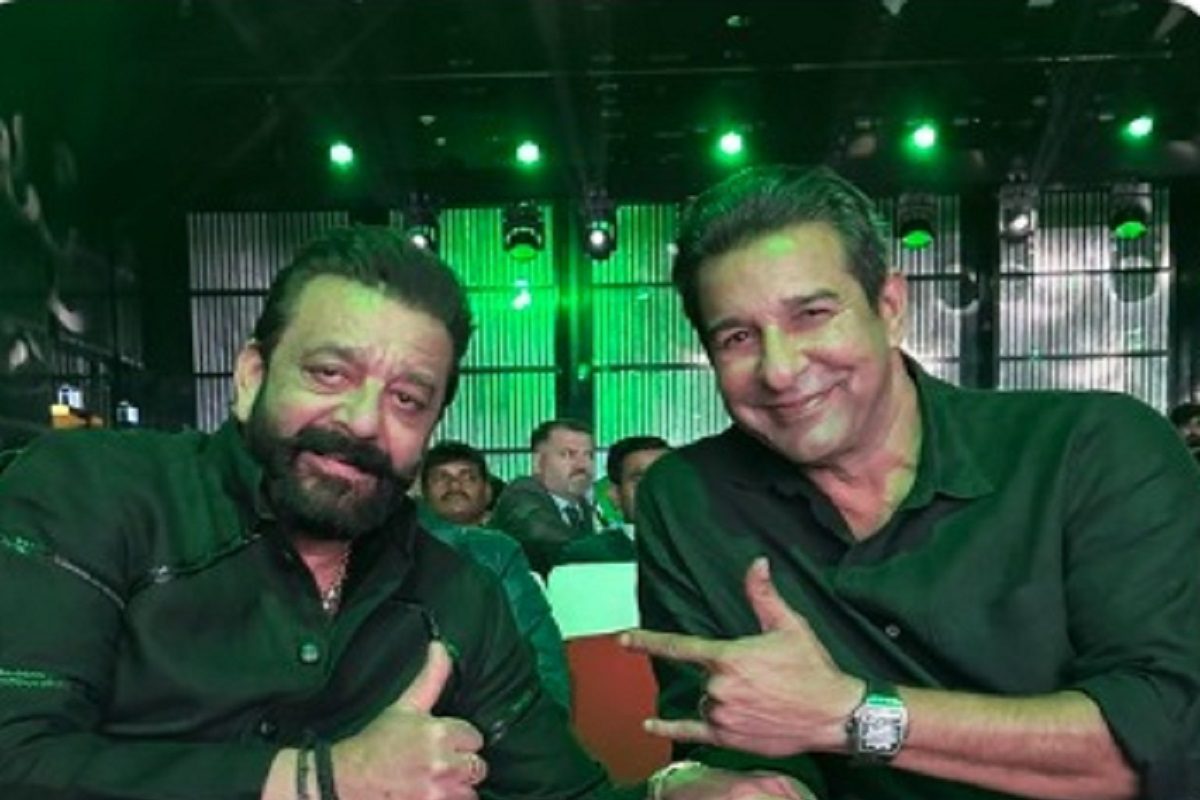 बॉलीवुड खलनायक से मिलकर पाकिस्तानी दिग्गज ने जताई खुशी, लिखा- एक दशक बाद...