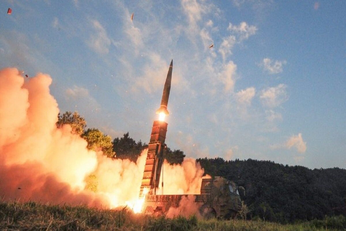 किम जोंग उन के सख्त तेवर, अपनी मौजूदगी में कराया मिसाइल टेस्ट