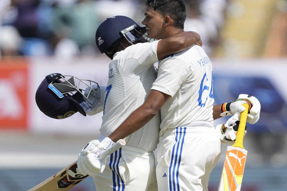 बड़े भाई का टीम इंडिया में धमाकेदार डेब्यू, छोटा जड़ रहा शतक पर शतक