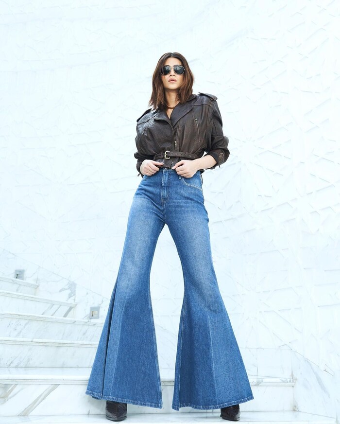 कृति सेनन के लुक ने फेंस को किया कायल, 90s की हेरोइन आई याद 5 (फोटो साभार: Instagram@kritisanon)