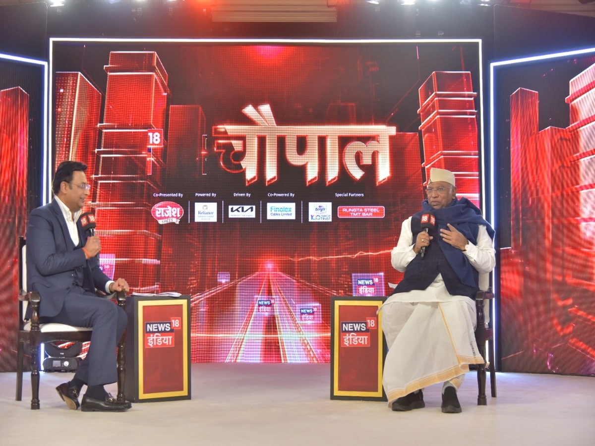 mallikarjun kharge , congress president mallikarjun kharge, News18 Chaupal mallikarjun kharge on bjp, mallikarjun kharge on pm modi, mallikarjun kharge on ed, mallikarjun kharge on cbi, mallikarjun kharge on income tax , News18 India Chaupal 2024 , Chaupal 2024 News18 India , Chupal 2024 News in Hindi , Chaupal 2024 Latest News , Today Chaupal 2024 News