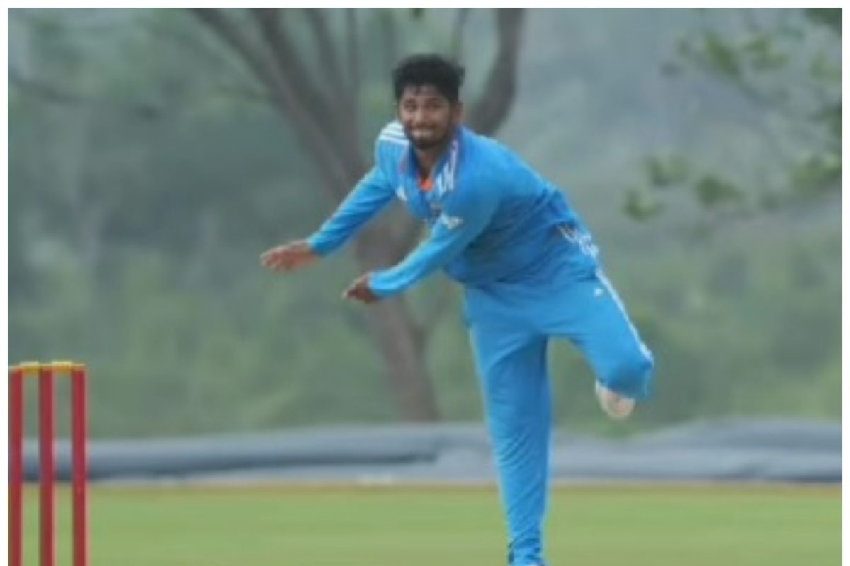 2 शतक लगाने के बाद बॉलिंग में चमके मुशीर, 'अफ्रीकी शेरों' को घर में दबोचा