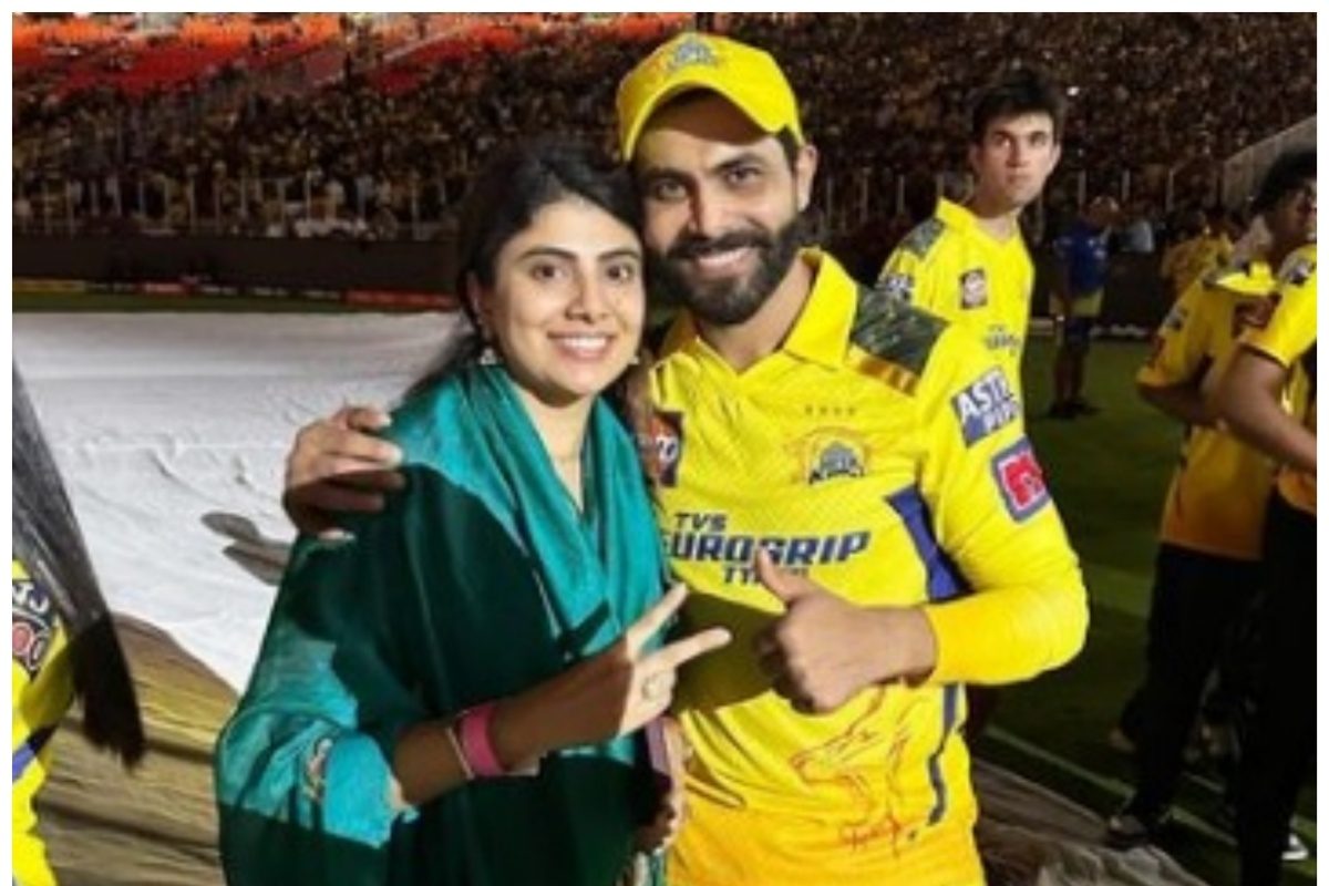 पत्नी पर आरोप लगने से भड़के रवींद्र जडेजा, पिता की बातों को बता डाला मनगढ़ंत