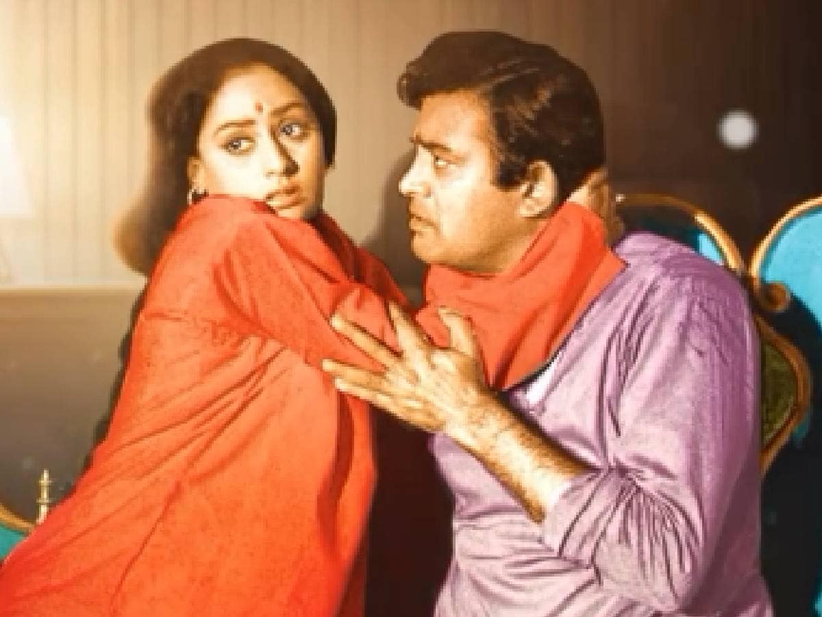 Lata Mangeshkar favorite song bahon mein chale aao which made Jaya Bachchan famous Sanjeev Kumar film Anamika was super hit of 1973