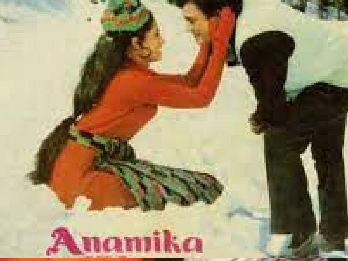 Lata Mangeshkar favorite song bahon mein chale aao which made Jaya Bachchan famous Sanjeev Kumar film Anamika was super hit of 1973