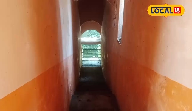 See the suramg which used by raja of ancient times in there palace