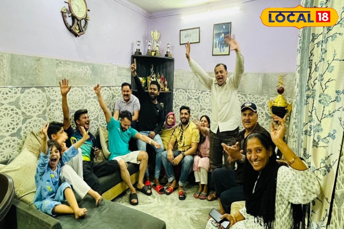 भारतीय टीम को मिला दूसरा धोनी! समीर रिजवी ने मां से किया वादा निभाया