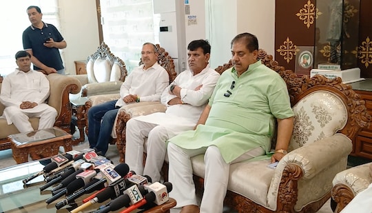 राष्ट्रीय अध्यक्ष डॉ अजय चौटाला ने कहा कि जेजेपी हरियाणा में सभी 10 सीटों पर चुनाव लड़ेगी.