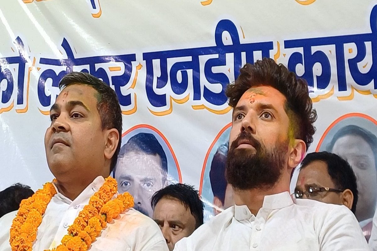 Jamui Bihar Lok Sabha Chunav 2024 lok sabha chunav 2024 Chirag Paswan  reached Jamui with LJPR candidate and brother-in-law Arun Bharti Hajipur  parliamentary seat--रिश्तेदारी के लिए चिराग पासवान की 'कुर्बानी ...