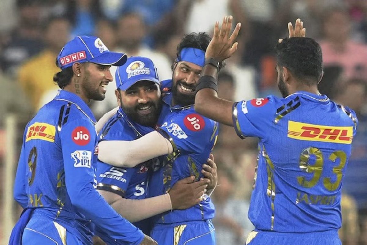 हार्दिक पंड्या के ओपनिंग गेंदबाजी करने से खुश नहीं गावस्कर-पठान