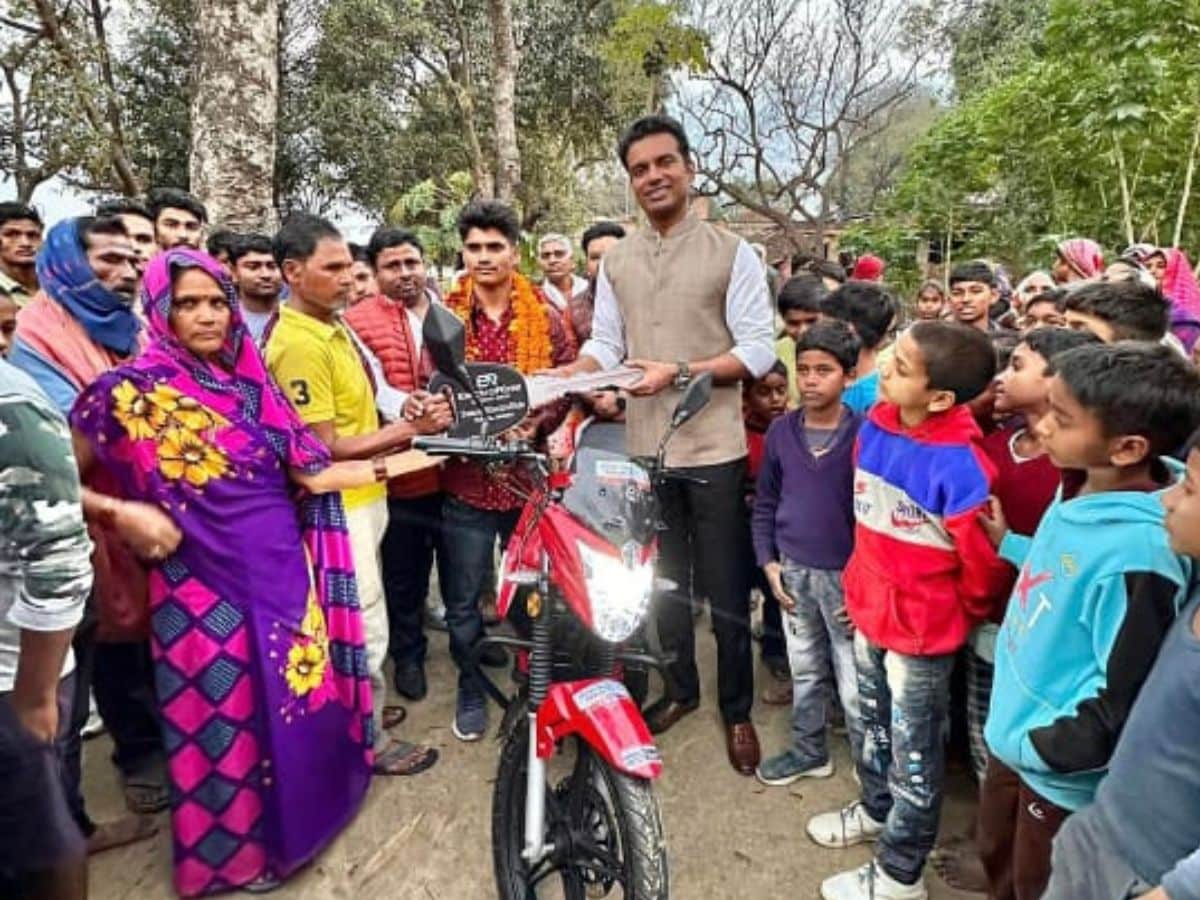 ias abhishek singh, ias abhishek singh wife, ias abhishek singh biography
