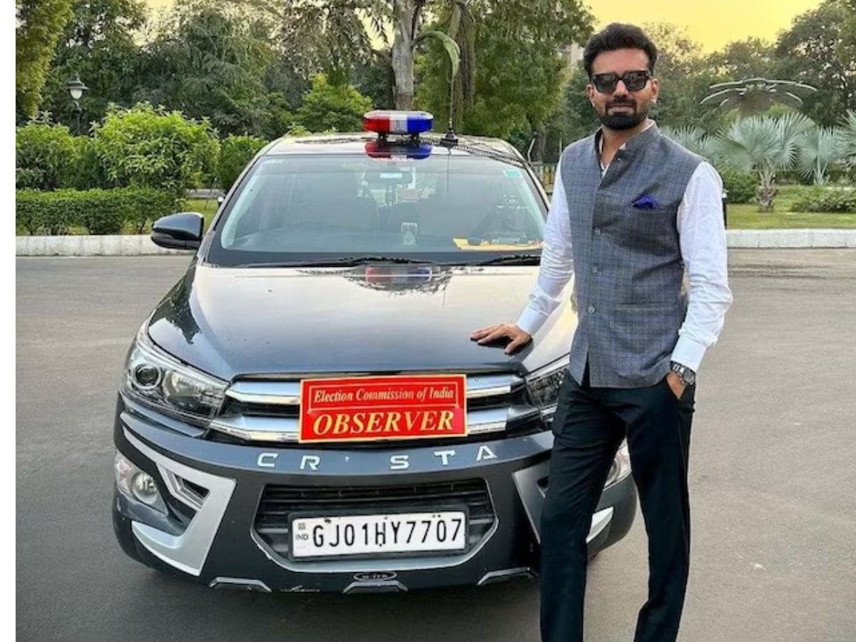 ias abhishek singh resignation, jaunpur, आईएएस अभिषेक सिंह, अभिषेक सिंह इस्तीफा, दुर्गा शक्ति नागपाल