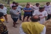 Video: चुनाव आया तो 5 साल बाद MP साहब पहुंचे गांव, विरोध पर भागे उल्टे पांव!
