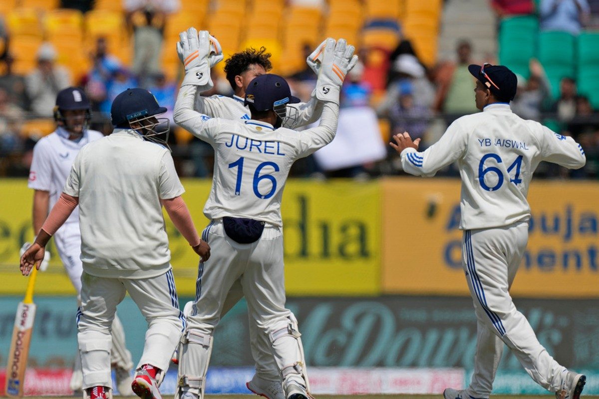 154 रन बनाने में लुढके इंग्लैंड के 10 विकेट, कुलदीप-अश्विन ने काटा बवाल