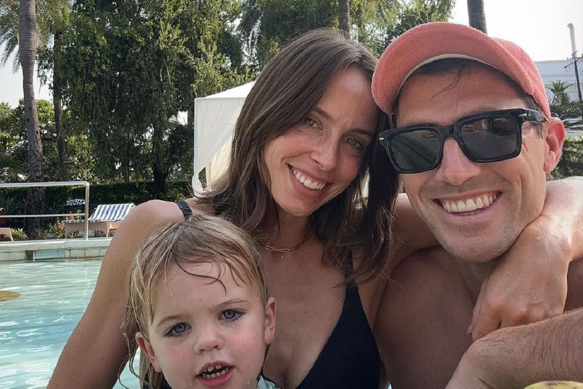 पहली नजर में दोस्त को दे बैठा दिल, शादी से 9 महीने पहले पिता बना ये क्रिकेटर