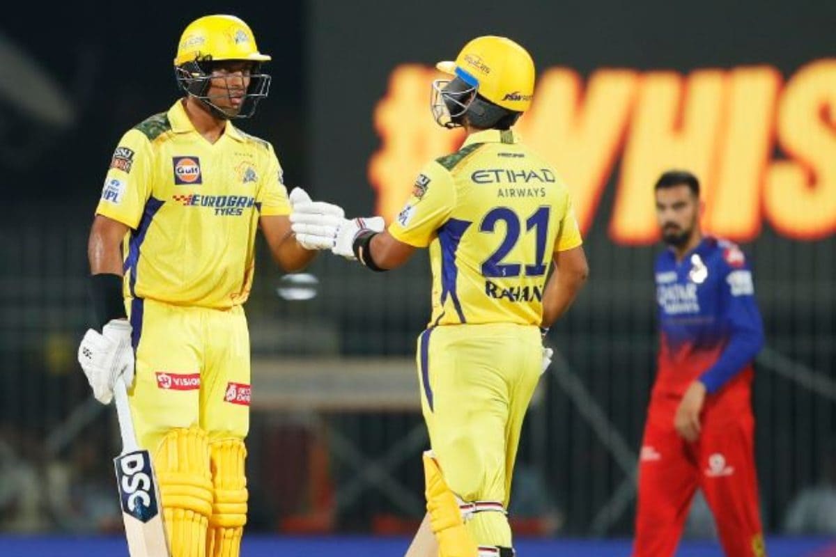 गायकवाड़ कप्तानी के पहले टेस्ट में पास, CSK ने RCB को धोया