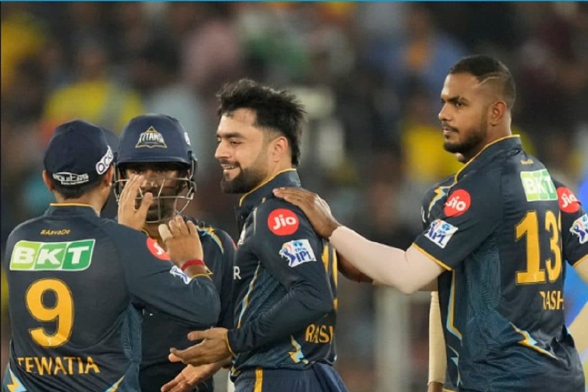 2 मैच से बाहर बैठा GT का सबसे खूंखार बैटर, आज का मैच भी खेलने पर संशय