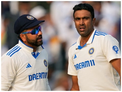 रविचंद्रन अश्विन और रोहित शर्मा भारत-इंग्लैंड टेस्ट मैच के दौरान. (AP)