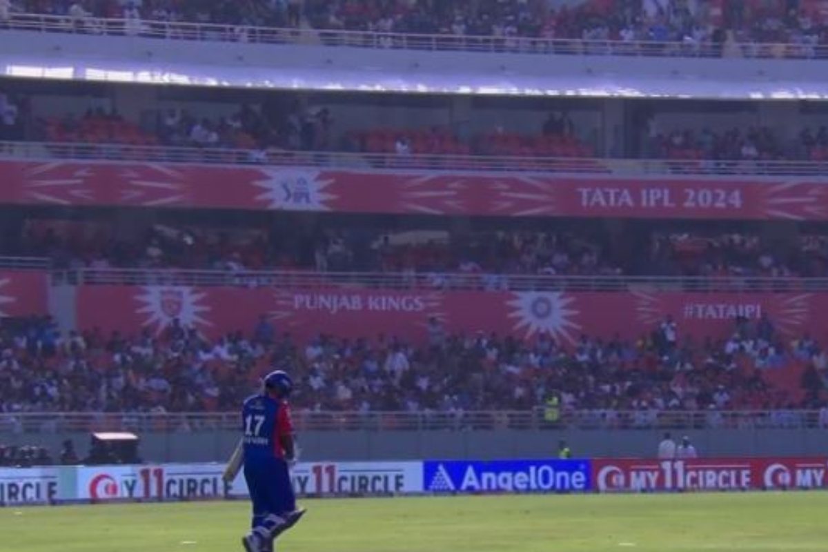 VIDEO: 454 दिन बाद खूंखार खिलाड़ी की वापसी, सम्मान में मिला स्टैंडिंग अवेशन