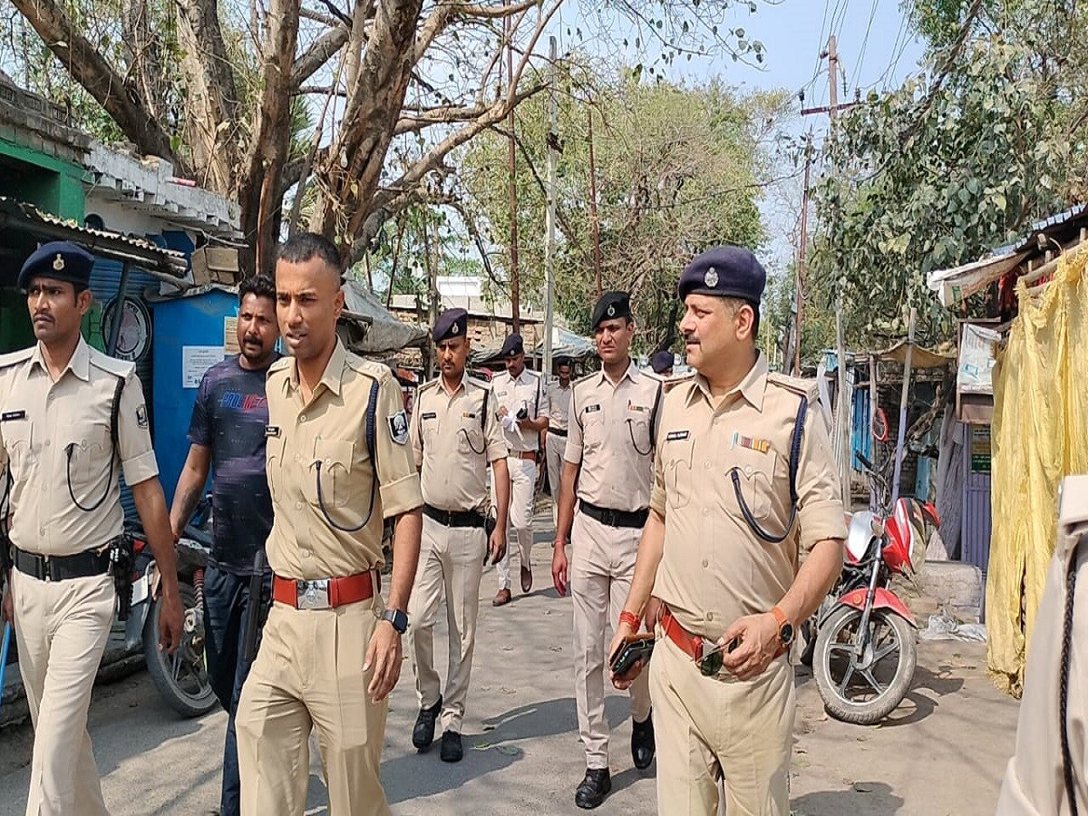 ghaziabad news , son father realations , husnad wife relation , ghaziabad police , up police , metro city culture , old father mother , relationships between husband wife , parents and son , children news , Delhi , Mumbai , Kolkata news , पति-पत्नी का संबंध , मां-बाप का संबंध , बेटा कैसे रखें अपने माता-पिता का ख्याल