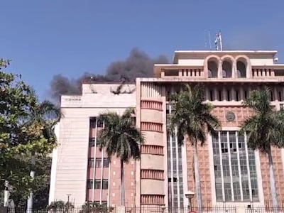 Bhopal News: वल्लभ भवन में लगी आग, 6वीं मंजिल तक पहुंची लपटें, कई महत्वपूर्ण दस्तावेज खाक- Fire broke out in Madhya Pradesh Ministry Building Vallabh Bhawan in bhopal flames reach 6th floor