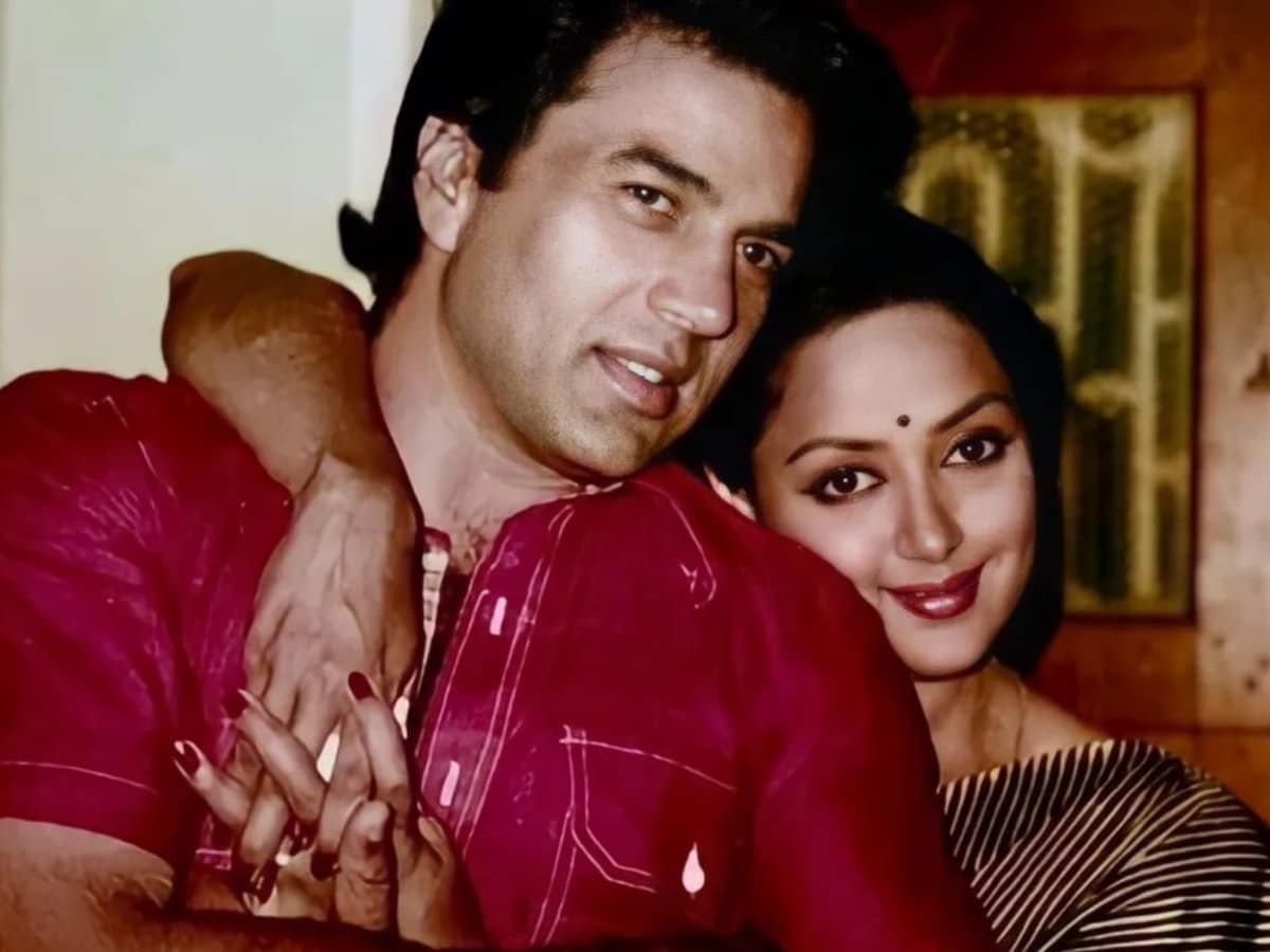 dharmendra, hema malini, dharmendra hema malini, hema malini dharmendra, dharmendra hema malini love story, dharmendra hema malini movies, dharmendra hema malini sholay, dharmendra movie, dharmendra wife, hema malini news, hema malini movies, hema malini first husband, dharmendra age , hema malini age, hema malini son, hema malini daughter, hema malini husband, hema malini politics, hema malini young, bollywood news, entertainment news