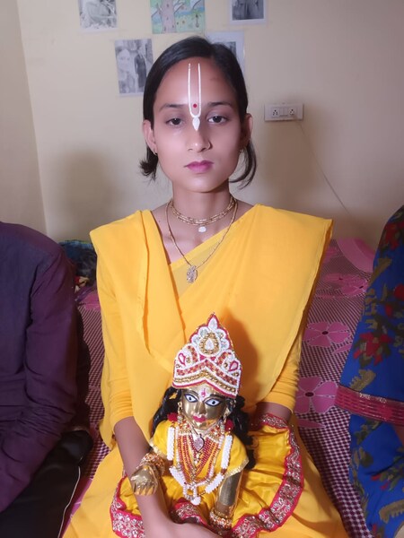 मीरा जैसी शिवानी की कहानी: बीकॉम पास लड़की ने भगवान कृष्ण को समर्पित किया जीवन, लड्डू गोपाल से रचाएगी शादी - unique love story like Meera gwalior B Com pass 23 year