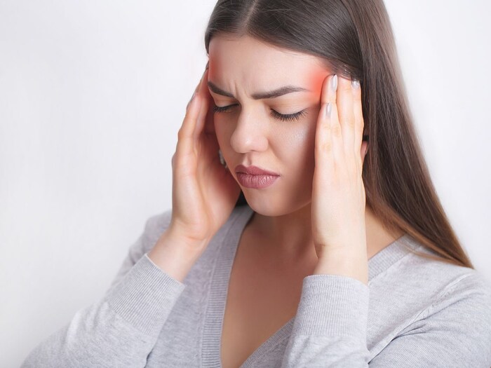 सिर दर्द को घरेलु तरीके से करें सही, दवाई है बिलकुल गलत तरीका 1 Canva