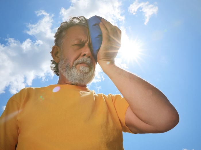 सिर दर्द को घरेलु तरीके से करें सही, दवाई है बिलकुल गलत तरीका 2 Canva