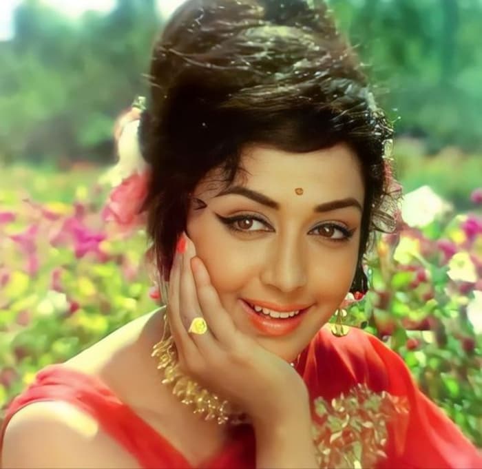 ड्रीम गर्ल और फिरोज खान के प्यार के बिच आई उनकी मम्मी, डिमांड सुन चकरा गया सिर 3 Imdb photos