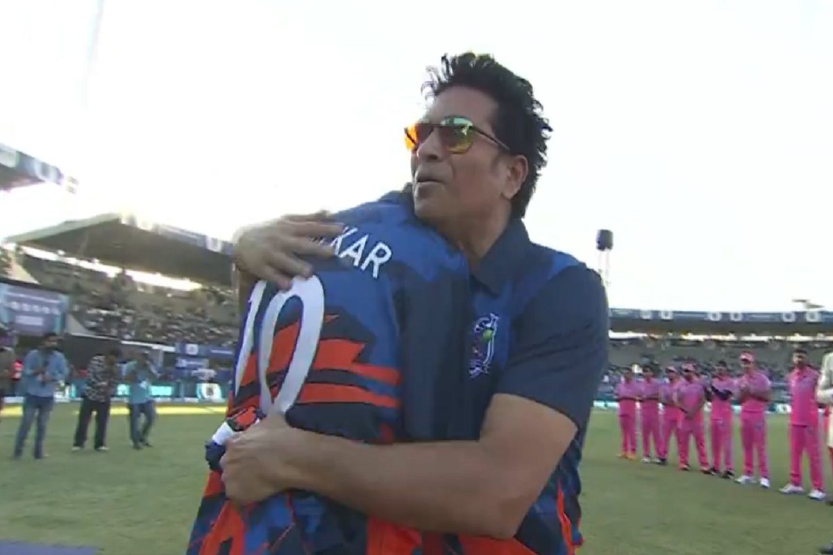 तेंदुलकर ने दिव्यांग क्रिकेटर को किया इनवाइट, हजारों फैंस के सामने दिया सम्मान