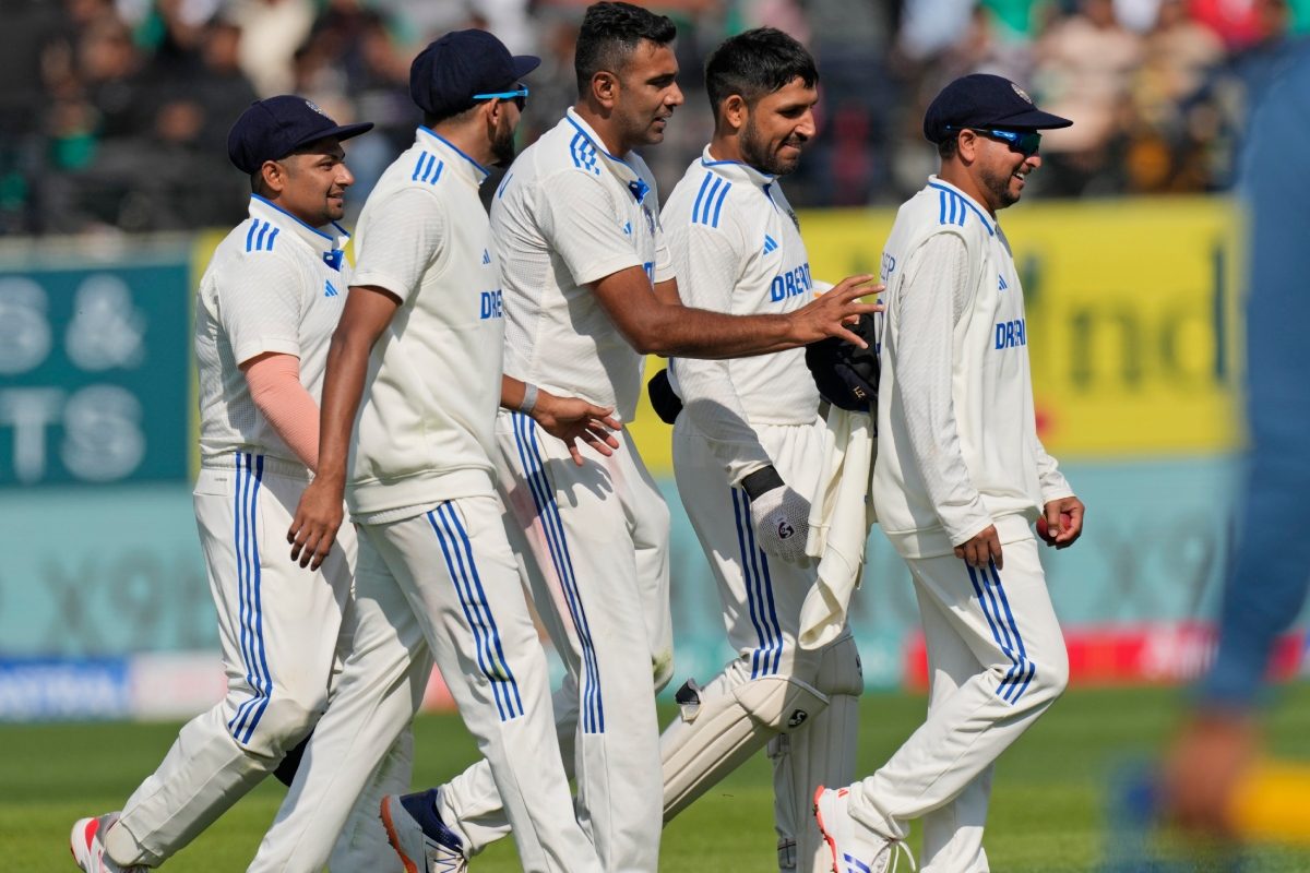 कुलदीप- अश्विन की फिरकी में फंसे मेहमान बल्लेबाज, टीम इंडिया का पलड़ा भारी