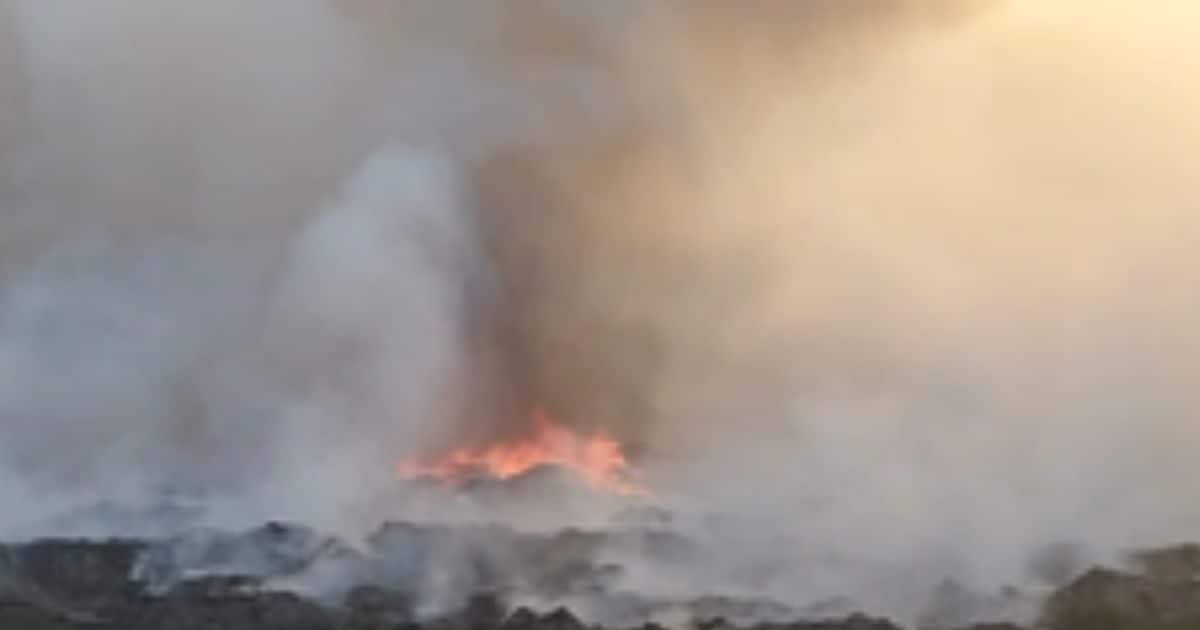 नोएडा में प‍िछले 24 घंटे से कहां लगी हुई है आग, फायर की 15 गाड़‍ियां...
