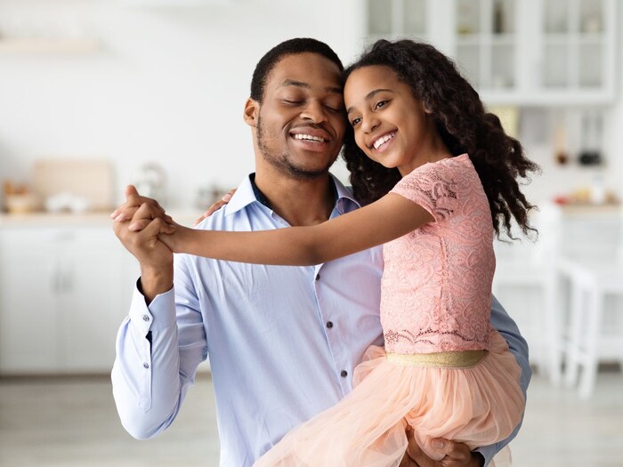 बेटी की परवरिश माँ ही नहीं पिता की भी है जिम्मेदारी, ऐसे रखें अपनी बेटी का ध्यान 3 Canva