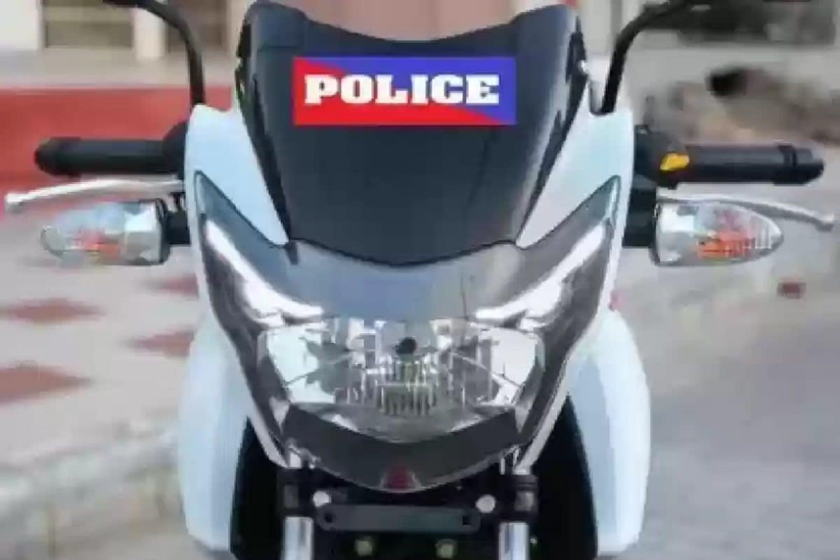 बाइक पर पुलिस लिखकर घूमता था शख्स, DSP ने रोका तो दिया ऐसा जवाब