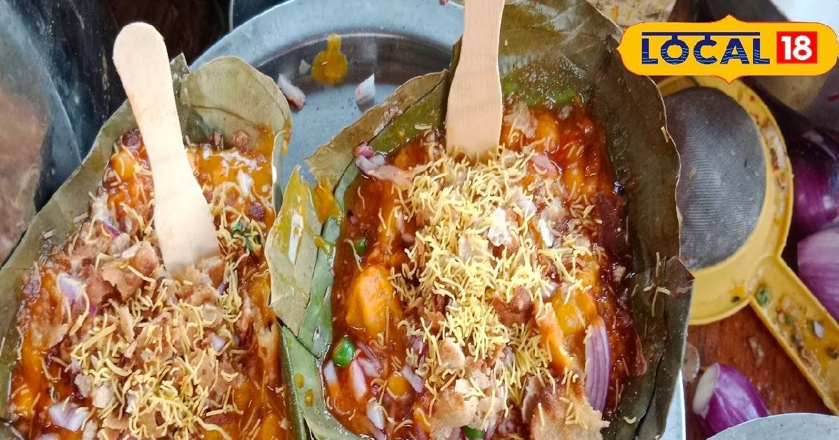 The taste of the samosa chaat available here in Gumla is such that its ...