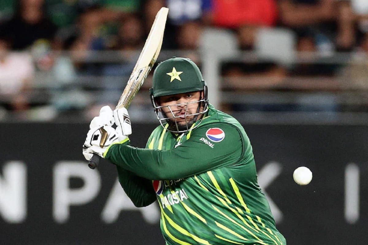 गोलमटोल आजम खान हो रहे ट्रोल, टी20 WC में 4 'वजनदार' क्रिकेटर दिखा चुके जलवा